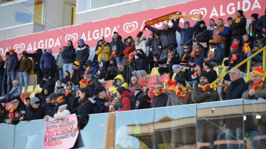 Serie BAmmenda da 15mila euro all’Us Catanzaro dopo il derby con il Cosenza, respinto il ricorso