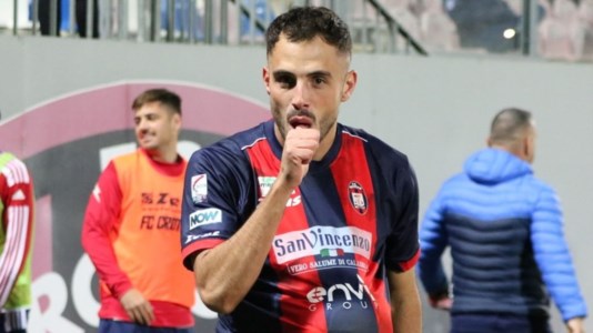 Serie CIl Crotone si impone sul Potenza con Tumminello e Gomez: 2-1 allo Scida