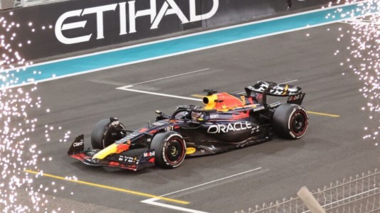 MotoriFormula uno, Verstappen trionfa anche ad Abu Dhabi. Leclerc secondo