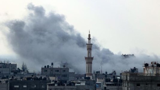 Bombardamenti su Gaza (Foto Ansa)