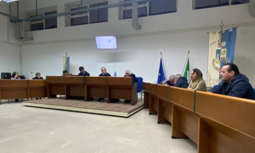 Il casoMarina di Gioiosa, il sindaco nella bufera dopo la denuncia del comandante dei vigili: «Vicenda strumentalizzata»