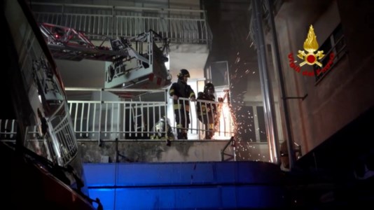 La tragediaIncendio all’ospedale di Tivoli, morti tre pazienti: evacuato l’edificio invaso dal fumo, in 200 trasferiti