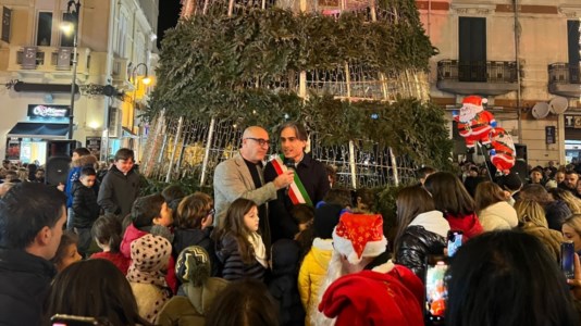 Giuseppe Falcomatà all’accensione dell’albero di Natale in piazza