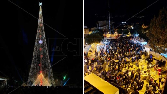 A Roccabernarda l’albero di Natale più alto d’Italia: iniziativa solidale che ha coinvolto tutta la comunità