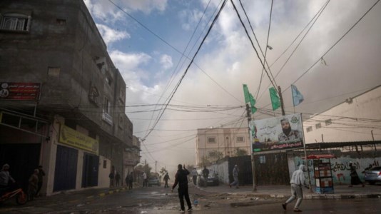 Bombardamenti sulla Striscia di Gaza (Foto Ansa)