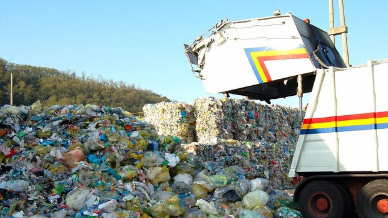 Impianti gestione rifiuti (Foto Ansa)