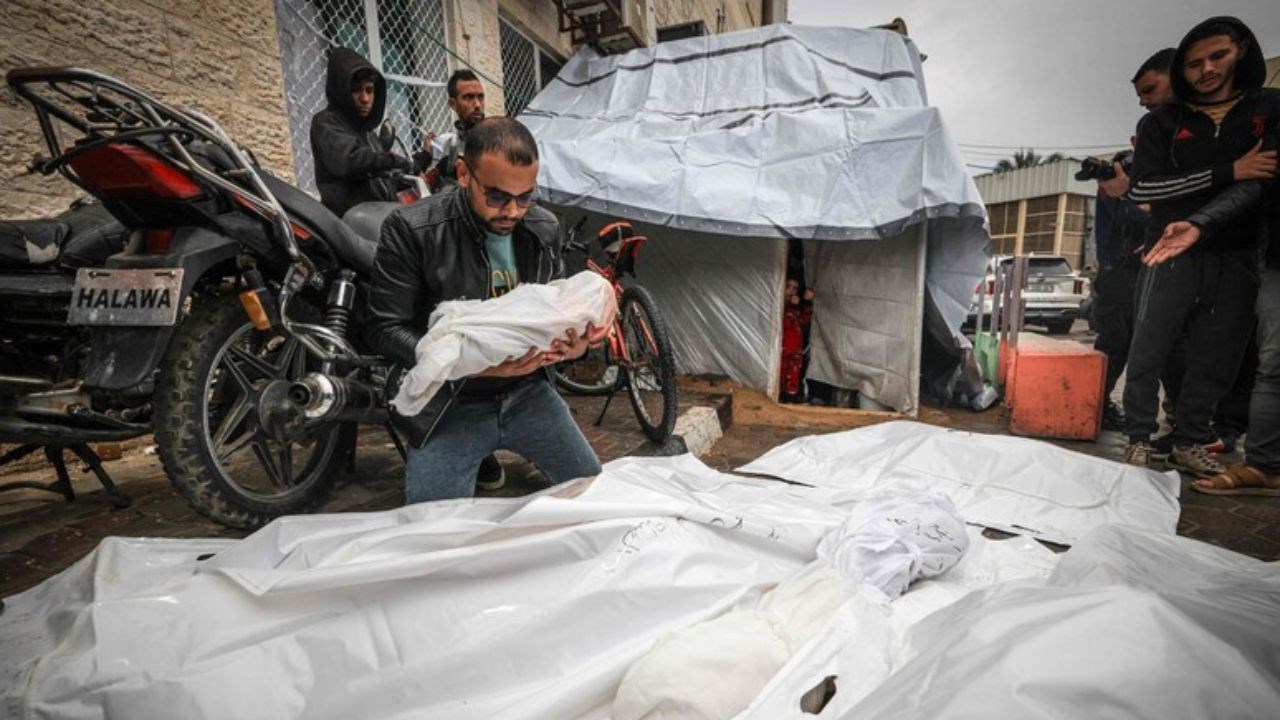 Guerra In Medio Oriente, Bombardamento Israeliano Su Un Campo Profughi ...