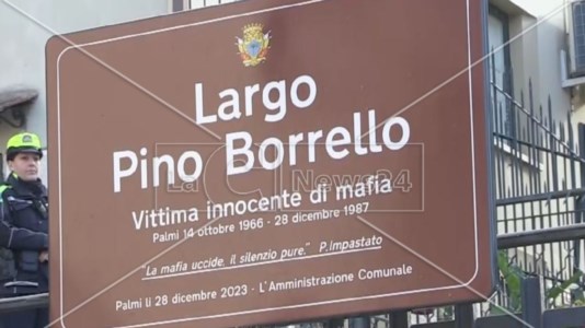 Vittime di ’ndranghetaStudente ucciso nella faida di Palmi, intitolata una piazza a Pino Borrello che morì per uno scambio di persona