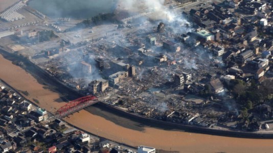 Il sismaTerremoto in Giappone, si aggrava il bilancio delle vittime: almeno 30 i morti