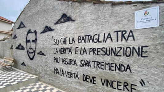 L’iniziativaA Stefanaconi una piazzetta intitolata a Enzo Tortora, simbolo di «giustizia e legalità»