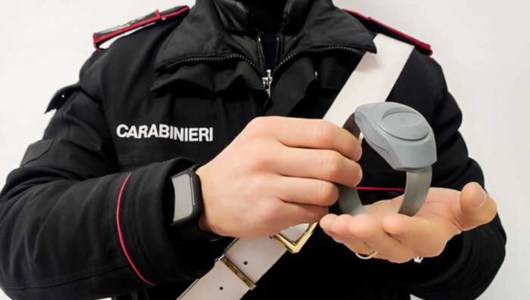 Violenza di genereDa Roma alla Calabria per raggiungere la ex nonostante divieto di avvicinamento e braccialetto elettronico: arrestato