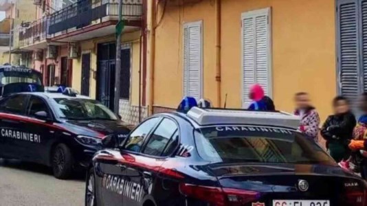 I carabinieri sul luogo dell’incidente (foto Ansa)