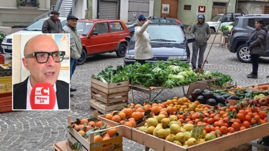 Botta e rispostaAcri, la “nuova” sede del mercato ortofrutticolo non convince gli ambulanti: «Vendite diminuite». Il sindaco: «Non si cambia»
