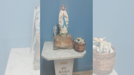 La statua della Madonnina di Lourdes donata al Pronto soccorso di Gioia Tauro