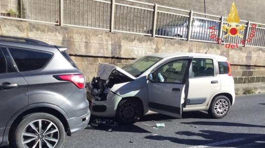 L’impattoIncidente a Catanzaro, scontro tra due auto in città: quattro feriti e disagi alla viabilità