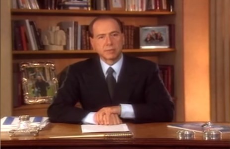 Silvio Berlusconi nel video dello storico discorso del 1994 con cui annunciò la sua discesa in campo
