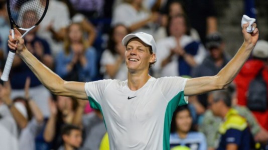 Atp TourTennis, apoteosi Sinner: batte in quattro set Djokovic e vola in finale agli Australian Open