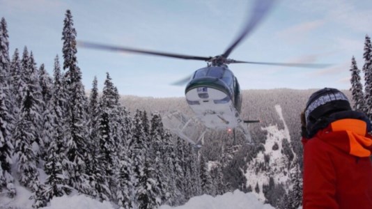 Elicottero precipita in Canada, soccorsi in azione (Foto Ansa)