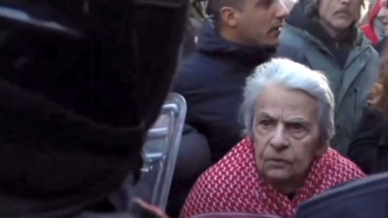 La manifestante a cui si è rivolto il carabiniere