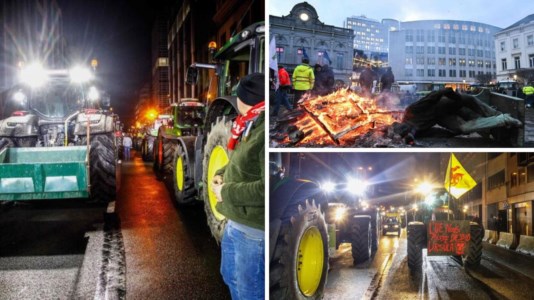 Il sit-inLa protesta degli agricoltori arriva a Bruxelles, mille trattori per le strade della capitale belga: blocchi e roghi