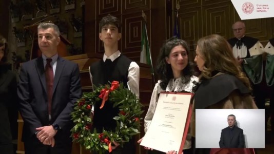 La cerimoniaLaurea a Giulia Cecchettin: ai familiari della ragazza uccisa il diploma e la corona di alloro