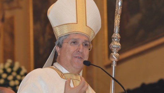 Il vescovo di Cassano, monsignor Savino