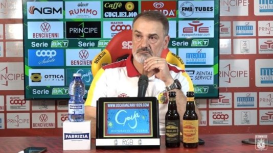 Serie BCatanzaro-Ascoli 3-2, le parole di Vivarini nel post partita: «Questa è una vittoria di sacrificio e di squadra»