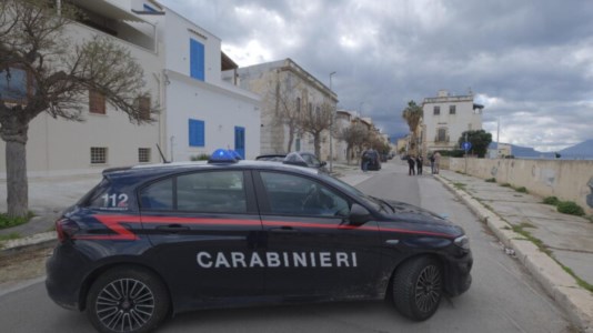 La mattanzaTragedia familiare in Sicilia, 54enne uccide la moglie e due figli di 5 e 16 anni e poi chiama i carabinieri