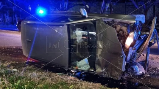 Incidente stradaleScontro tra due auto a Corigliano Rossano, una si ribalta: quattro persone ferite, tra loro anche un bambino