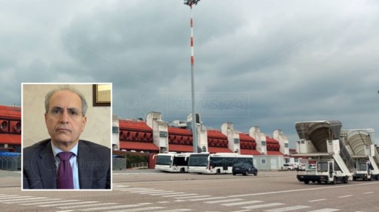 Le polemicheNuove rotte Ryanair in Calabria, il sindaco Mascaro: «Nessun depotenziamento dell’aeroporto di Lamezia»