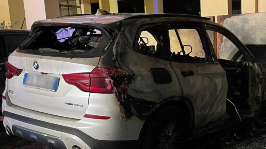 L’intimidazioneIncendio doloso a Crotone, in fiamme l’auto di un avvocato: «Azione vile e spregevole»