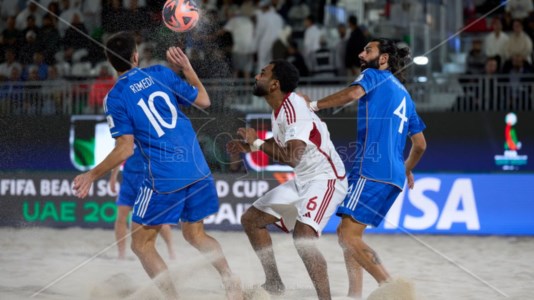 World cup a DubaiMondiali di beach soccer, l’Italia ko ai rigori con gli Emirati Arabi ma passa comunque da prima nel girone