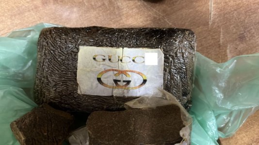 I controlliDroga “griffata“ nel Crotonese, scoperti in un garage 2 chili tra marjuana e hashish: arrestato un 39enne