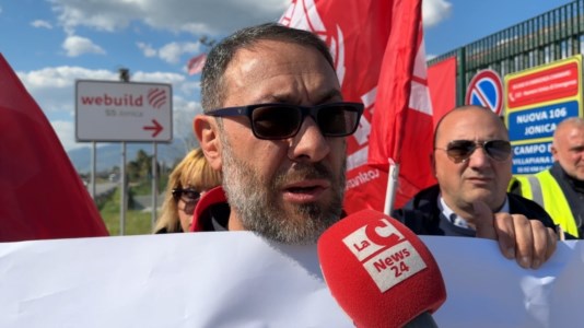 La protestaMorti sul lavoro, a Villapiana la manifestazione dei sindacati: «Servono sanzioni più aspre e maggiori ispezioni»