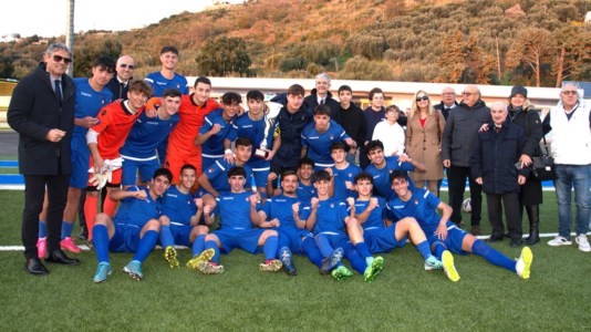 Calcio giovanileLa Rappresentativa U19 della Calabria si aggiudica il “Ciro Cosenza”: Campania battuta 2-1