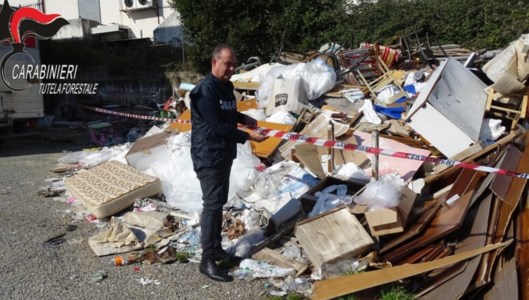 Danno all’ambienteSequestrata discarica abusiva nel Cosentino: 700 metri quadri occupati da rifiuti anche pericolosi
