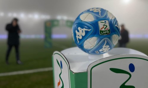 Serie BCatanzaro-Bari, Vandeputte su calcio di punizione porta in vantaggio le Aquile: parziale 1 a 0 - LIVE