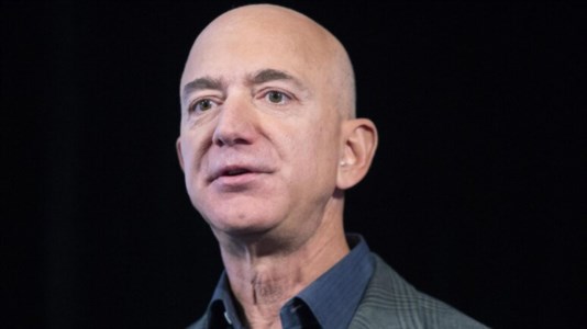 La classificaJeff Bezos tocca quota 200 miliardi di dollari e ridiventa l‘uomo più ricco del mondo