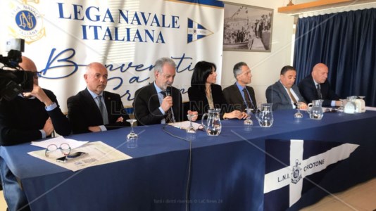 La conferenza stampa a Crotone