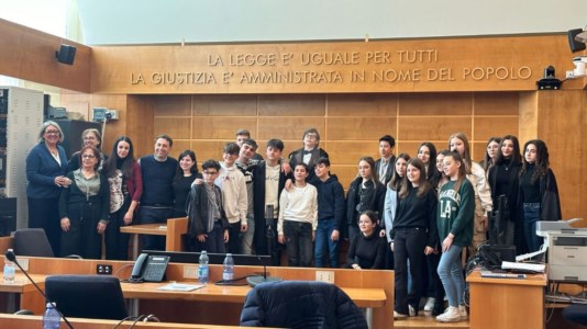 L&rsquo;esperienzaUn processo contro il bullismo, gli studenti di Nocera e Falerna vanno a scuola di legalità al Tribunale di Lamezia