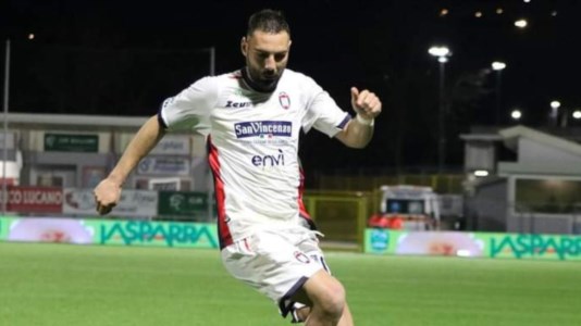 Serie CMessina-Crotone, basta il gol di Comi per riportare gli Squali alla vittoria: finale 0-1