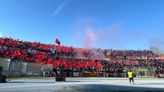 Calcio violentoDerby Cosenza-Catanzaro, emessi 9 Daspo nei confronti di tifosi rossoblù
