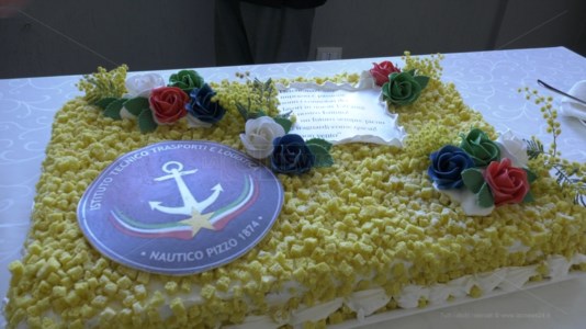 La torta per i 150 anni del Nautico