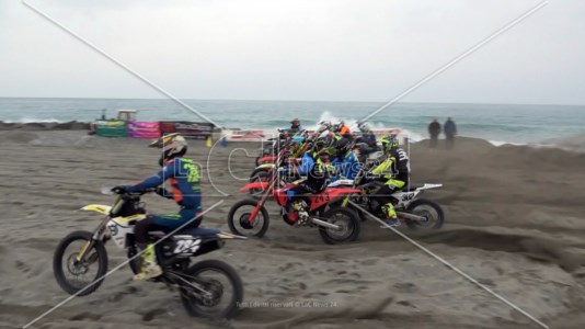 Prima tappaMotocross in spiaggia, partito da Paola il campionato “Motornext Calabria”: successo di pubblico e qualche polemica