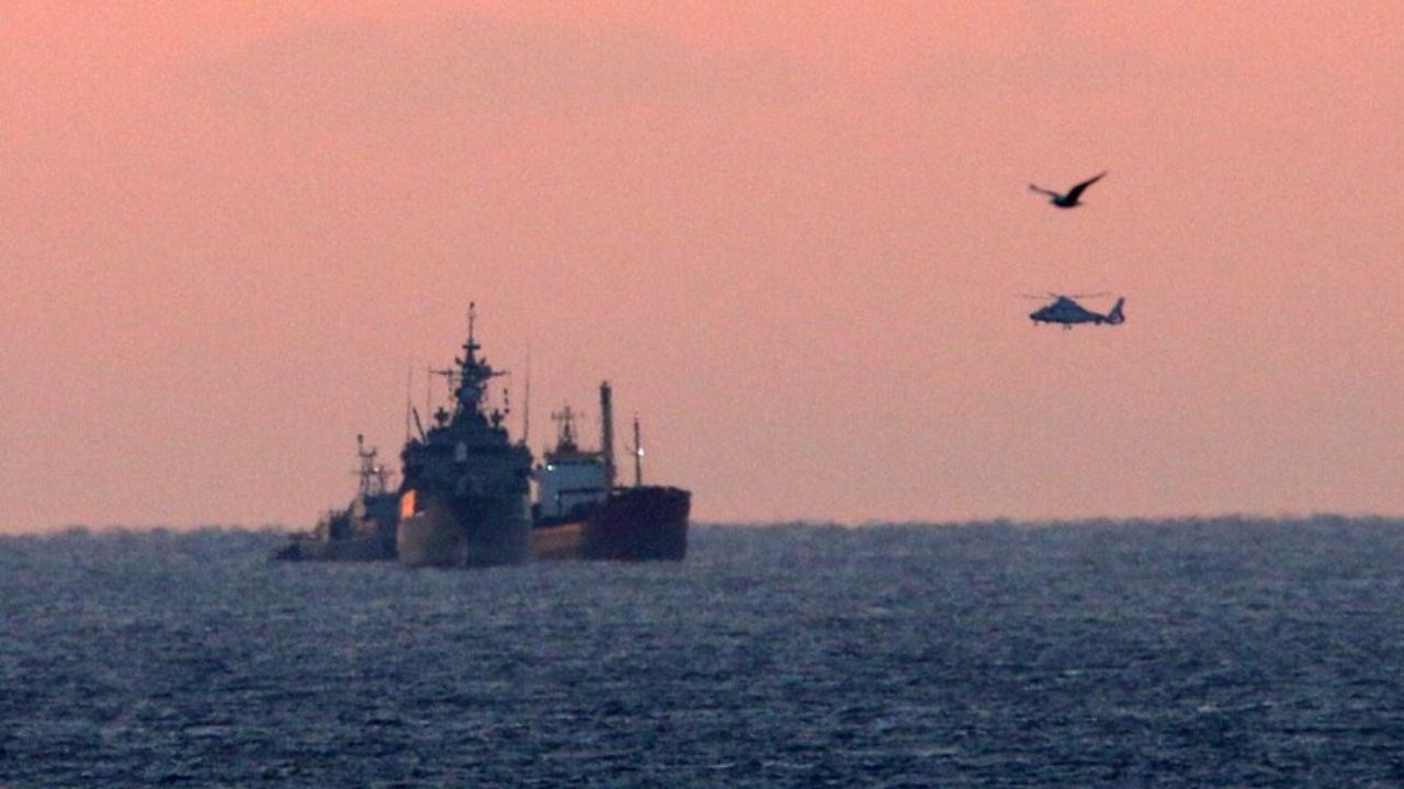 La fregata greca nel Golfo di Aden (Foto Ansa)