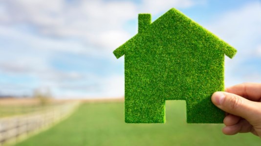 La normativaVia libera del Parlamento Ue alla direttiva sulle case green: dalle caldaie ai pannelli solari, cosa cambia