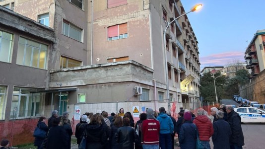 La protestaOspedale di Scilla, chiusi anche il Centro di salute mentale e Allergologia ma i cittadini non mollano