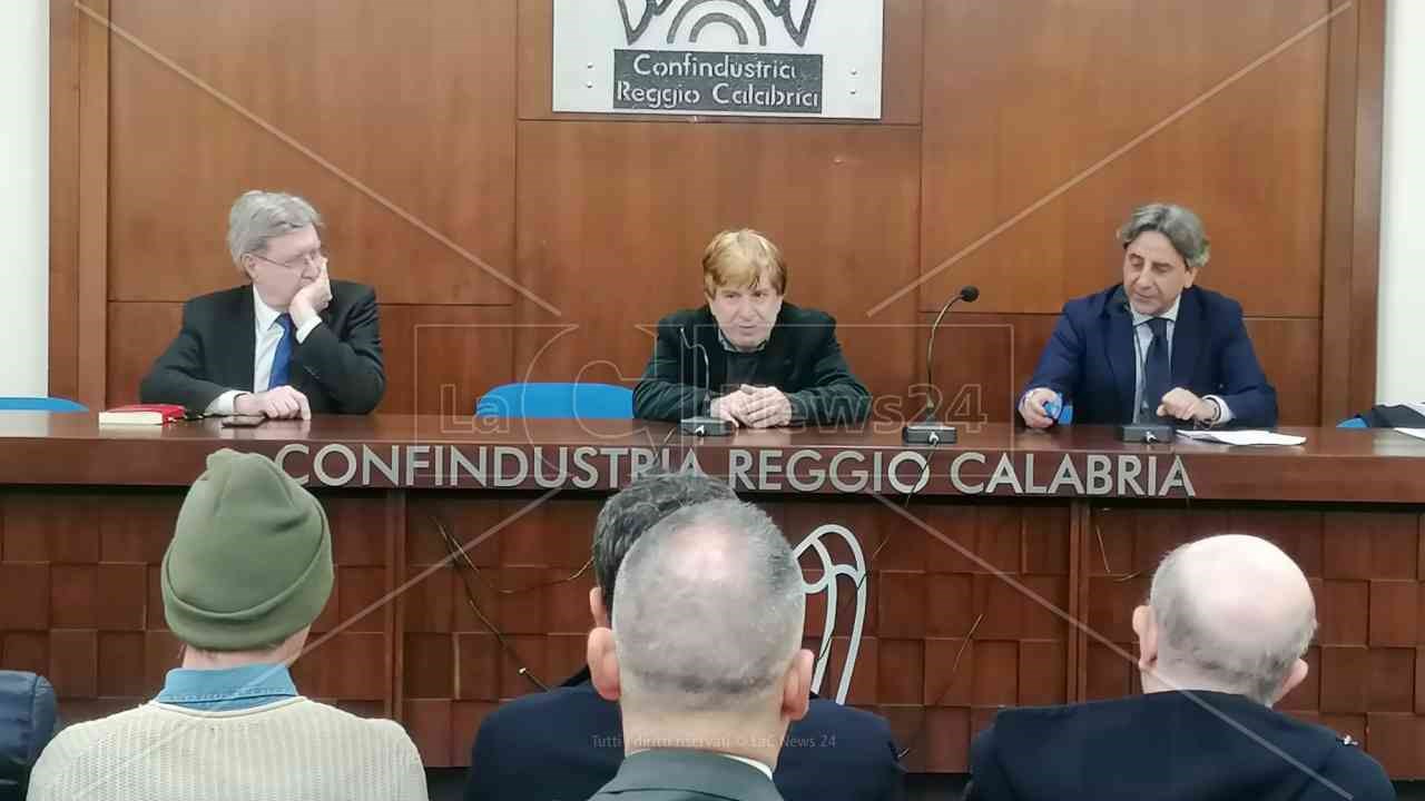 Il dibattito“I ministri tecnici non esistono”, a Reggio la presentazione del libro di Enrico Giovannini: «Un atto d’amore per la politica»