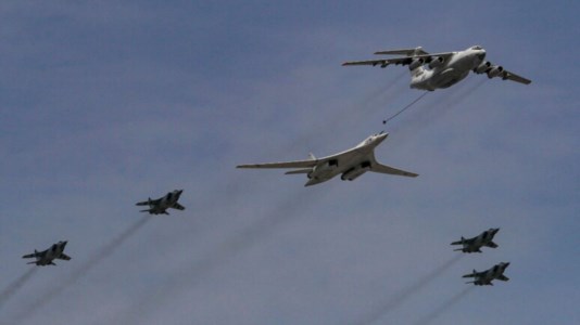 Guerra infinitaUcraina, attacchi russi con 14 bombardieri decollati dalla base di Olenya: colpita anche Kiev