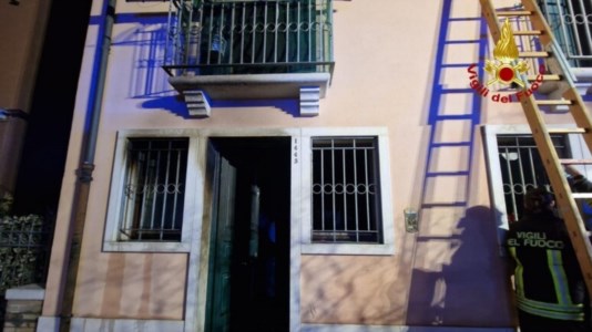 La tragediaVenezia, incendio in una casa nella notte a Chioggia: tre morti